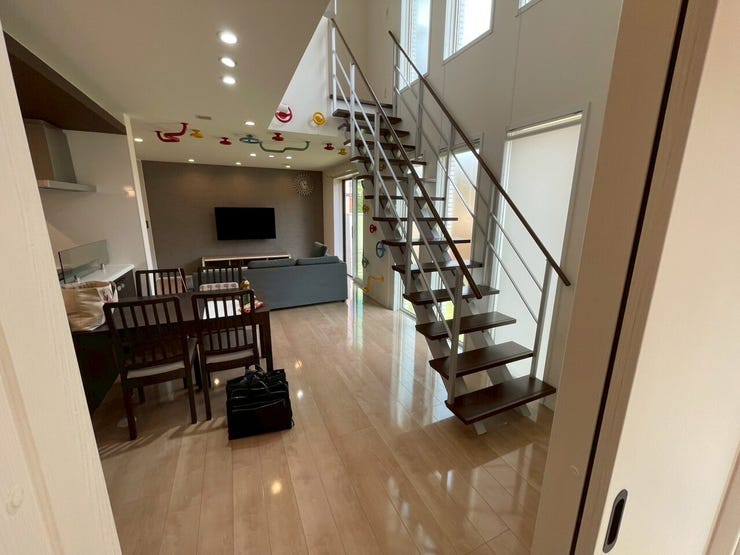 ダイニング
リビング階段