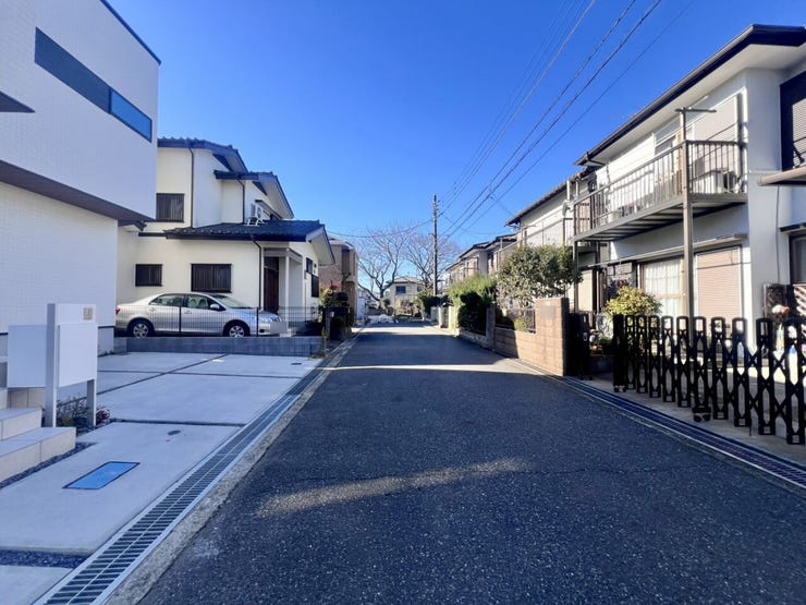 周辺は閑静な住宅街!