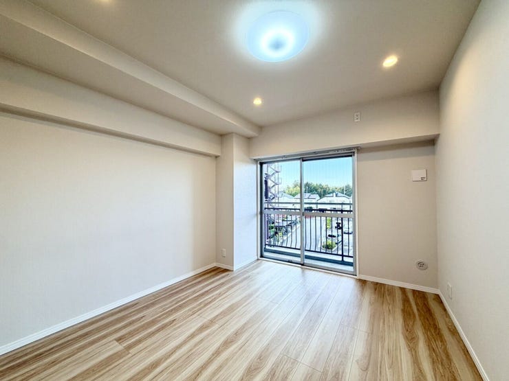 〈6.7帖〉北西側のお部屋でも、室内大変明るいです♪