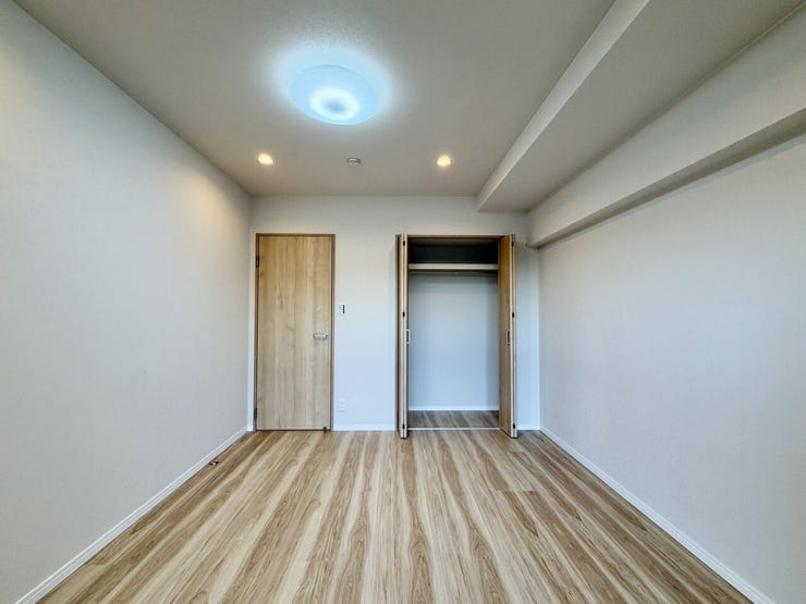 〈6.7帖〉大切な衣類を収納できる大型クローゼットが便利です