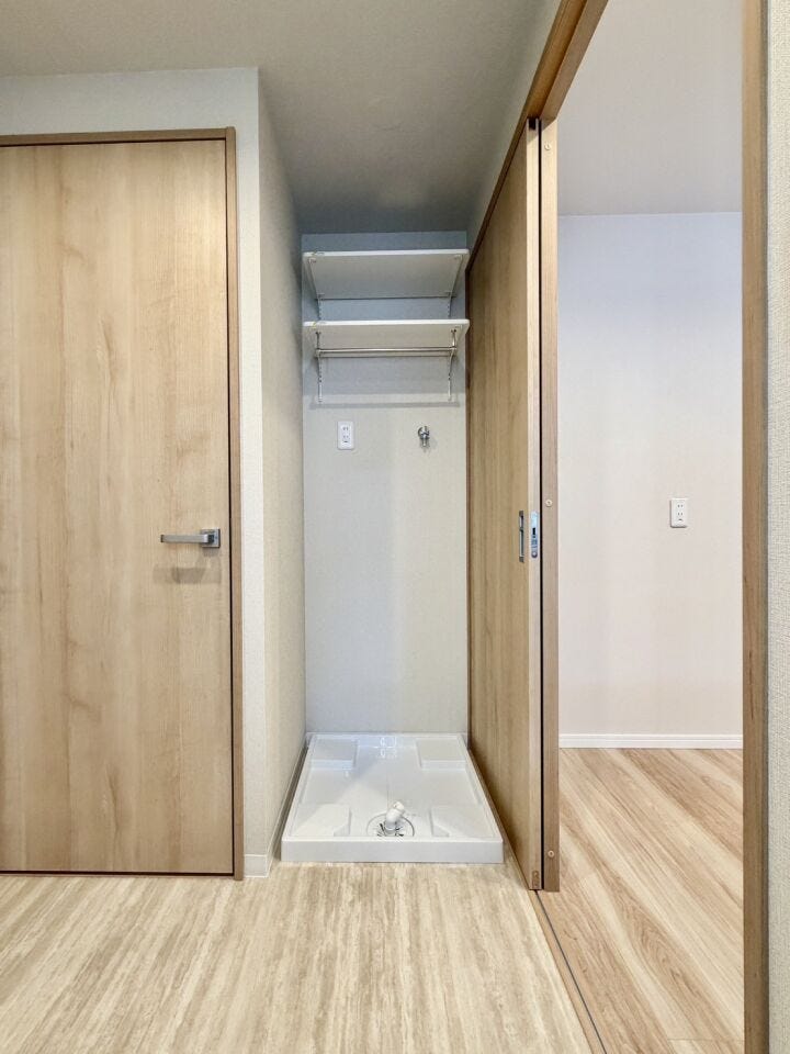 スライドドアを開けたら隣はキッチン!料理の合間に洗濯もできる♪家事動線が良すぎて羨ましい♪