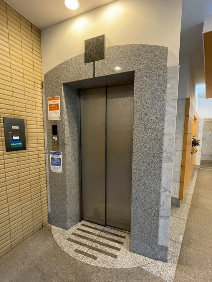 重い荷物がある時やベビーカー、カートの使用時も便利で安心です