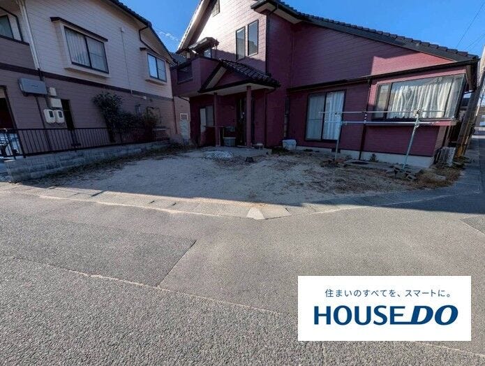 3台分の駐車が可能な駐車スペースがございます。