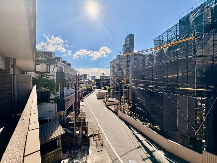 バルコニーからの眺めです。南西向きで陽当たり良好。