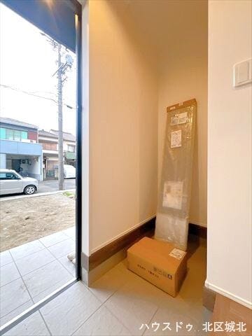 SIC:ベビーカーやアウトドア用品など、外で使用するものを玄関ドアの近くに収納できるので便利です。