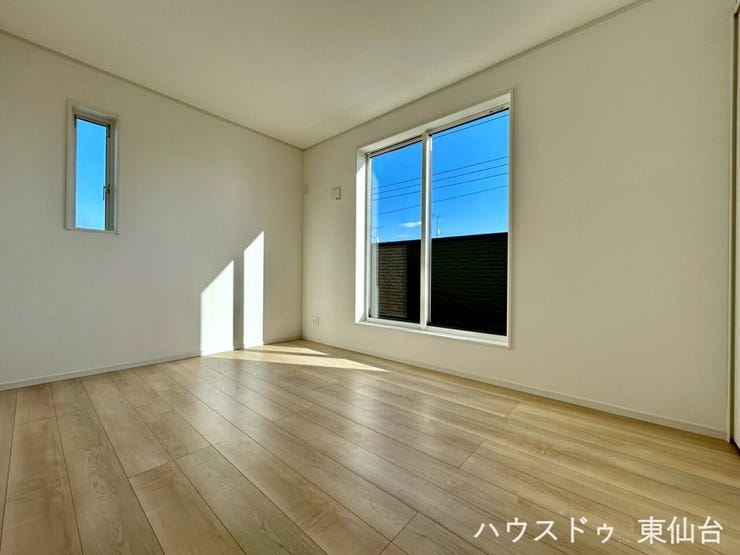 2面採光で日差したっぷりの洋室、主寝室や子供部屋にピッタリです。