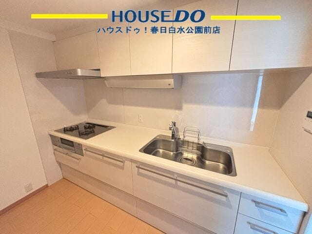 収納豊富なシステムキッチン