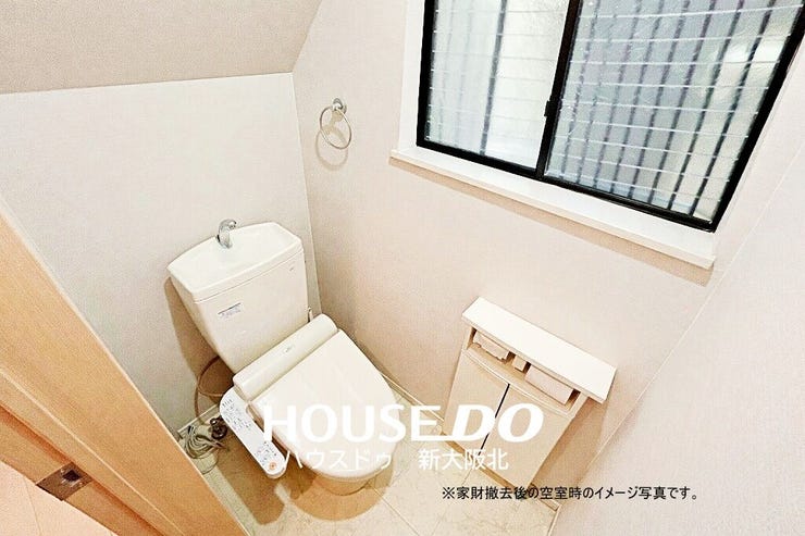 ■嬉しい温水便座付きトイレ!寒い冬でも便座を温めることができるので、快適にご使用いただくことができます!
■窓があるので簡単に換気出来るのが嬉しいポイントです♪