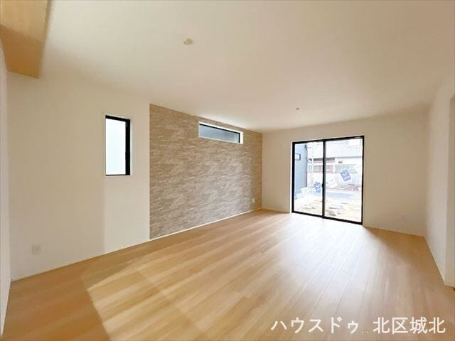 キッチンの背面には大きなパントリーがあります。
調理家電や食品のストックなどたっぷりしまっておけますね。