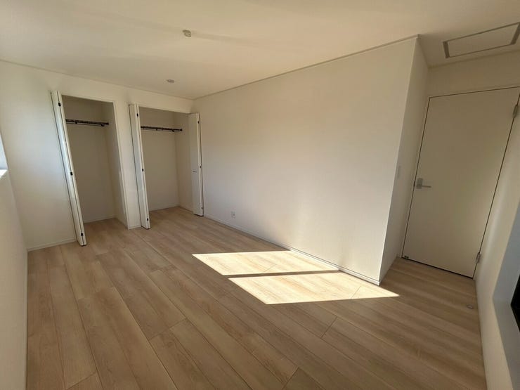 こちらはクローゼットが2つ!