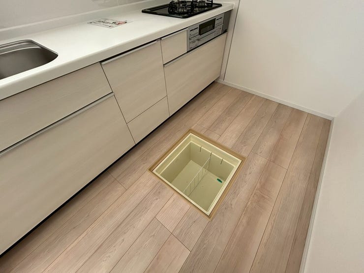 床下収納でストックなどにも困りません♪