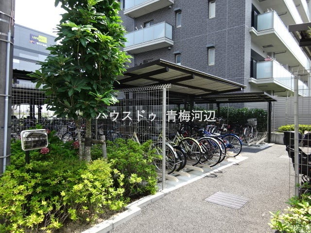 駐輪場には屋根が付いています。大切な愛車も雨から守ってくれます。