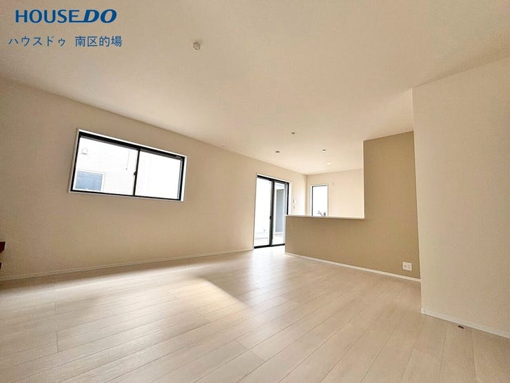 暮らしの中心になるリビングは、やさしい日差しが入る開放的な空間です。