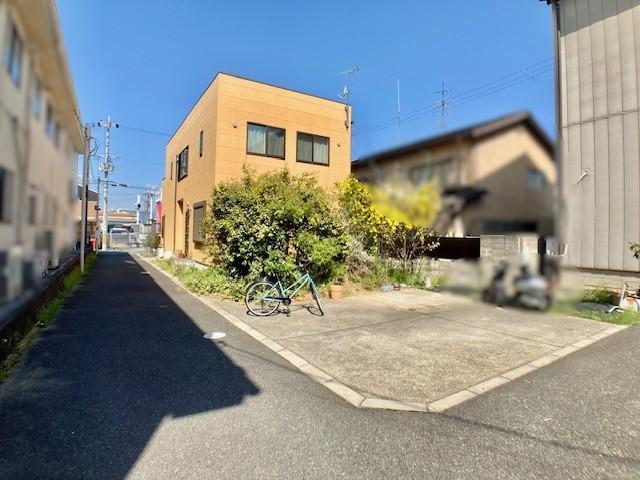 ※基本的には裏の敷地への駐車は不可です