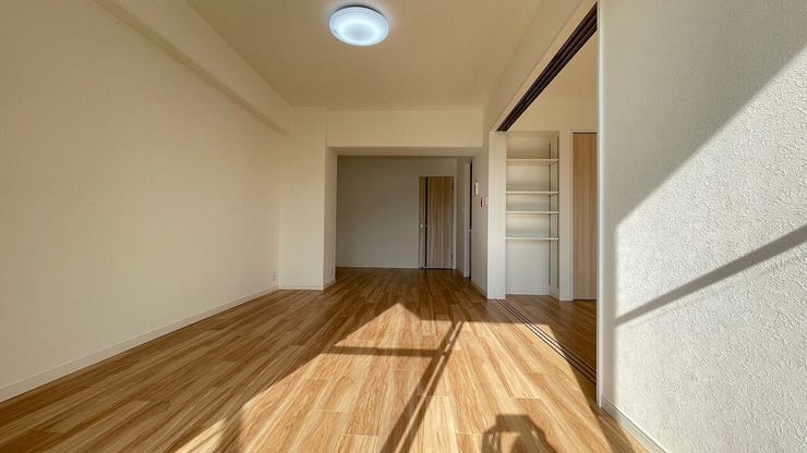 たくさんの優しい陽射しが入ります。明るいリビングには家族の明るい笑顔が似合います