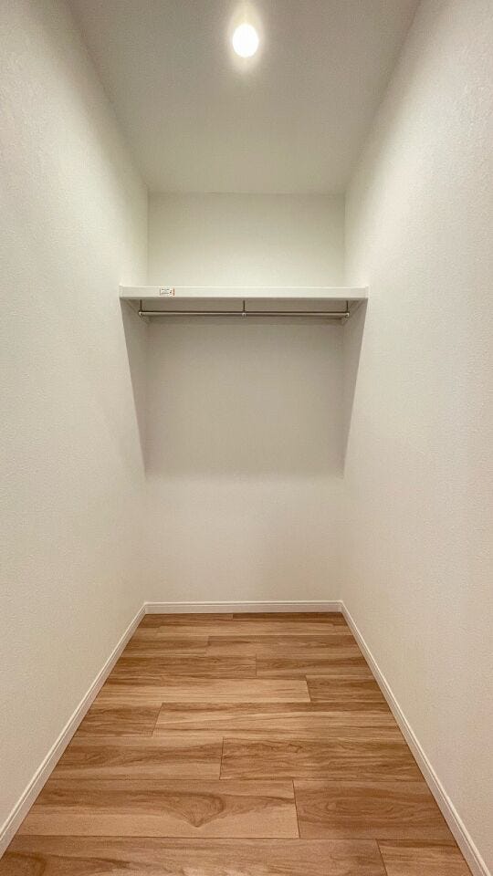 ウォークインクローゼットが配置されており、たくさんの洋服が収納できますね!衣替えも楽できるのでお部屋の中をすっきりと片付けられますね♪