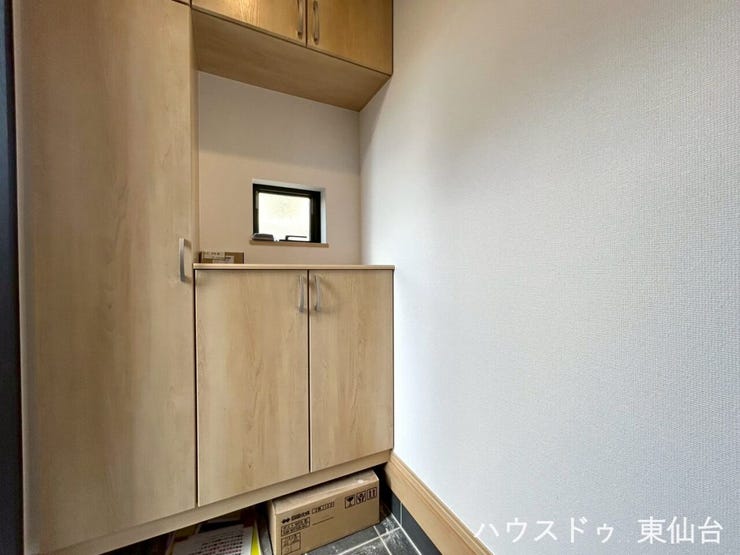 靴も小物もすっきり収まる、収納力のある玄関スペース。