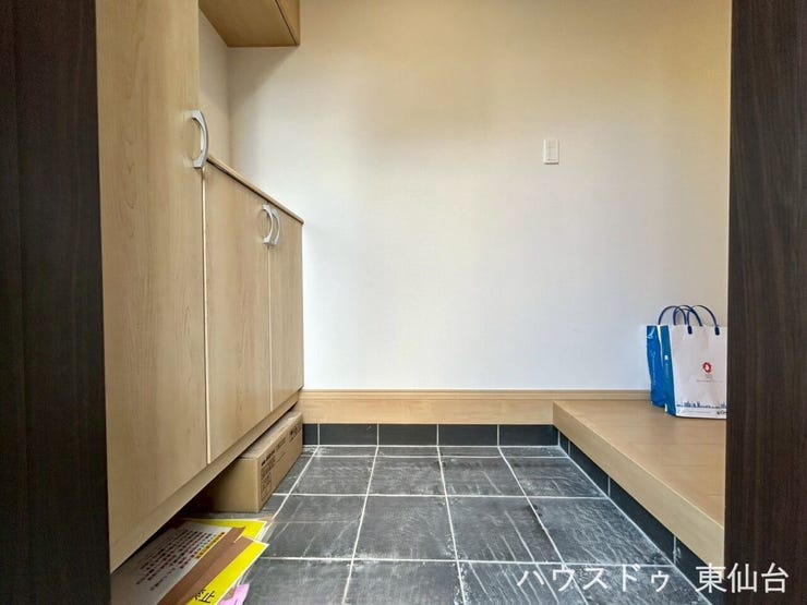 段差の少ない設計で、出入りもスムーズ。毎日の使いやすさにこだわりました