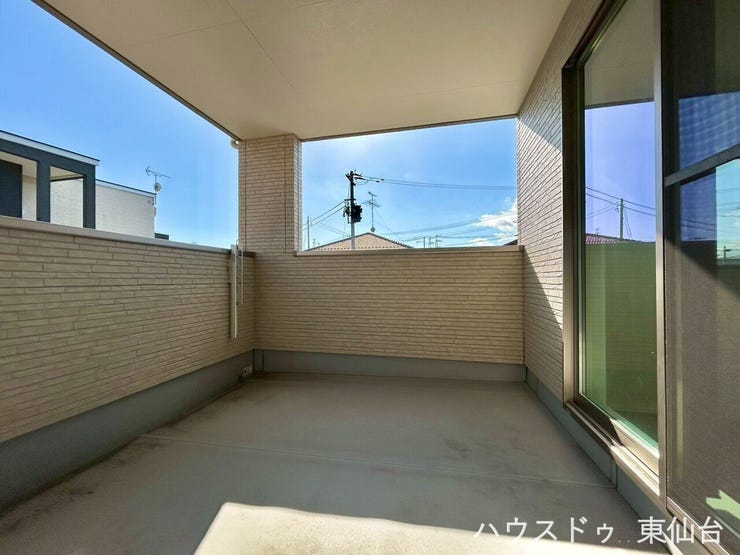 洗濯物もお外遊びも楽しめそうなバルコニーがありました♪
天気の急変にもさっと対応♪ゆとりが生まれます♪
