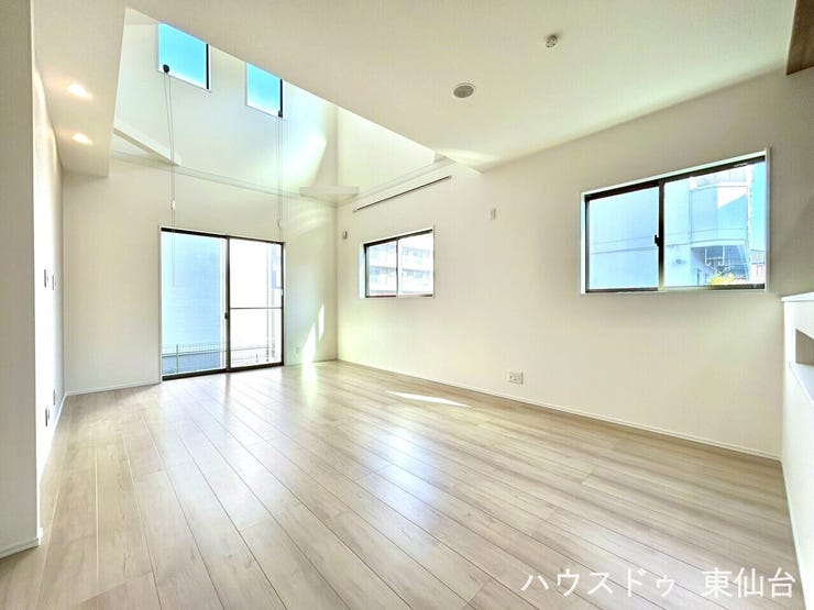 陽当たりのよいリビングは家族の足が自然に向かっていってしまいそうです♪