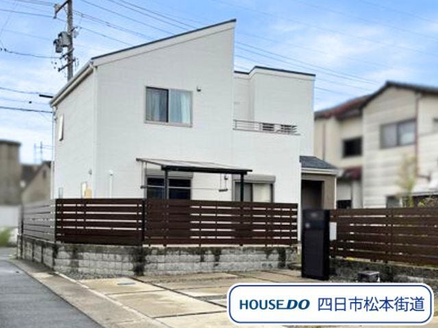 【外観】
楠小学校/楠中学校エリアに建つタイルデッキとガーデンキッチンのあるお庭が印象的な4LDK♪
(2025年9月29日 撮影)