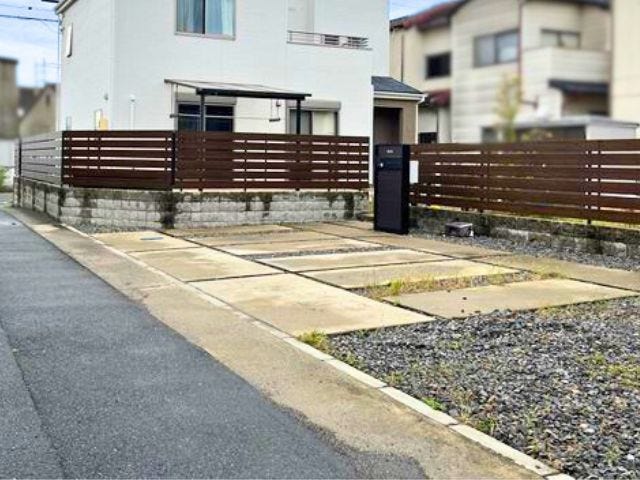 駐車場は並列で4台駐車できます
(2025年9月29日 撮影)