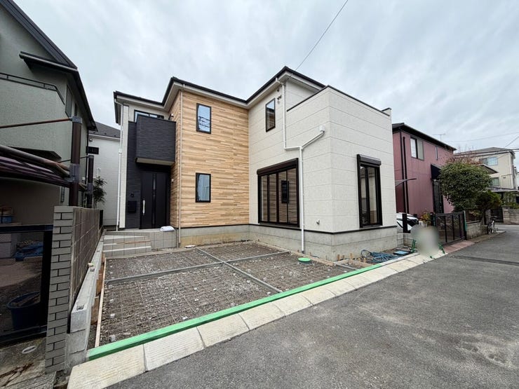 車通りがさほど多くないため、車は敷地内に入れやすいと思います!