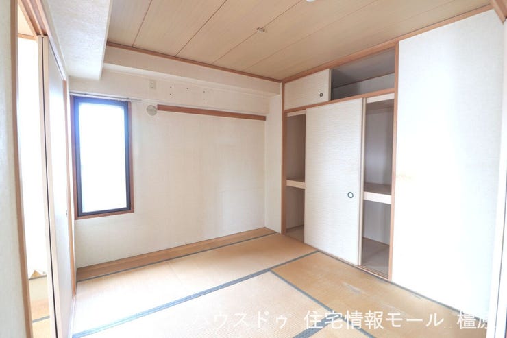 中央の和室にも窓があるのは角部屋ならではですね