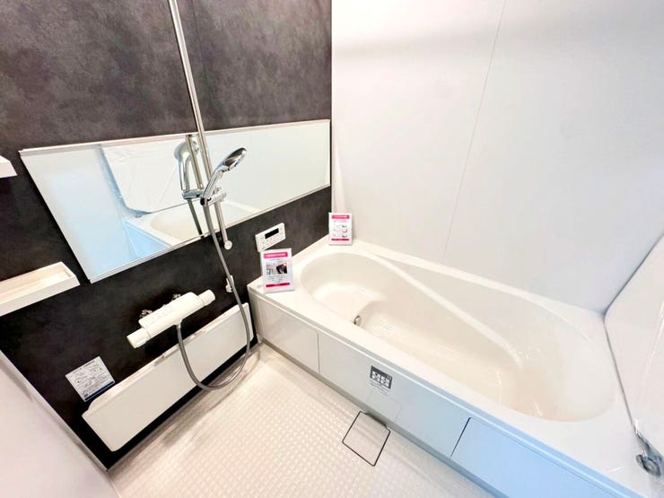 ◎浴室(11/6撮影)
お子様と一緒にバスタイムを楽しめる1坪タイプの広々浴室!
雨の日や、花粉の時期のお洗濯にうれしい浴室乾燥機付!