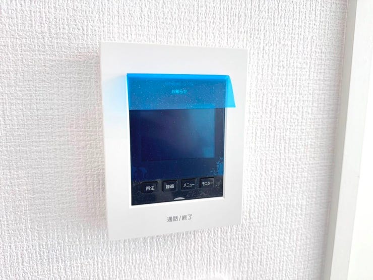 ◎モニター付きインターホン(11/6撮影)
モニター付きなので知らない人が来た場合には、直接顔を会わせなくてもインターホン越しに話をすることもできるので安心です。