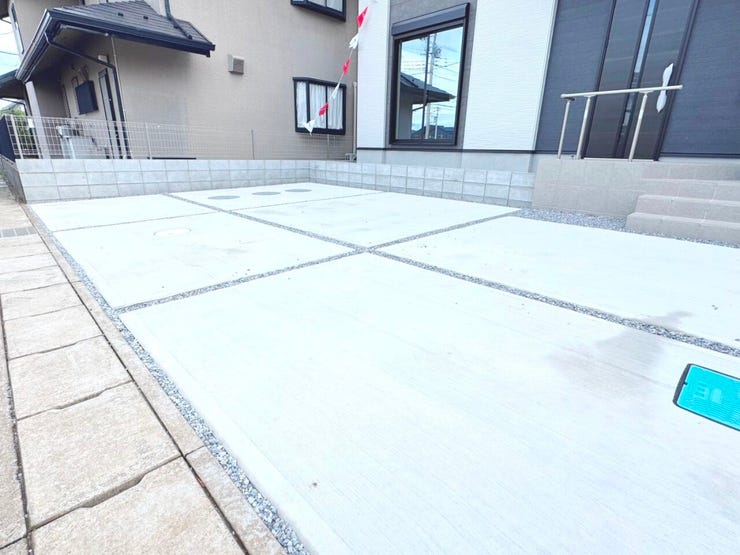 ◎駐車場(11/6撮影)
カースペース並列2台分OK!通勤が車という方や、奥様のお買物、急なお迎えもお車でラクラク!