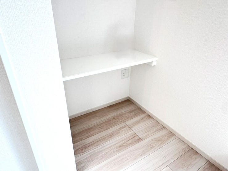 ◎スタディ-カウンター(11/6撮影)
スタディーカウンターとしての利用の他にも飾り棚としても使えるカウンター!
ゲーム機の収納にも良さそうですね◎