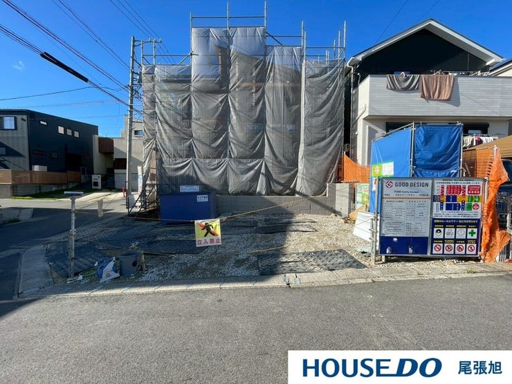 【建築中 上棟段階】上棟の今だからこそ見える、家づくりへのこだわり。柱や梁が完成し、住まいの輪郭が明確になる上棟段階。見えなくなる前の工程を確認しながら、家づくりへの信頼を深められるタイミングです。