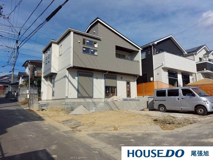 【外観】
【建築中 外観】閑静な住宅街に、素敵な新築戸建ての外観が見えてきました♪駐車スペースももちろん御座います!いつでもご見学可能です。ご見学ご相談は弊社までお気軽にお問い合わせください。