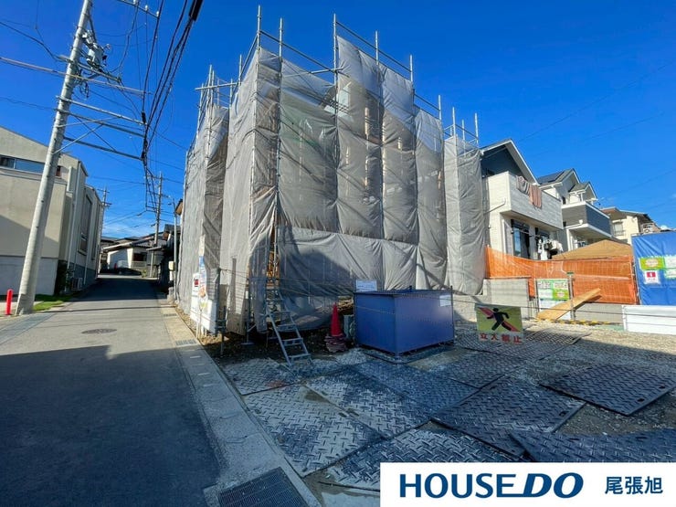 【建築中 上棟段階】建物上棟で未来の暮らしがさらに身近に!大切な住まいの骨組みが完成する特別な瞬間。家族の未来を支える構造を自分の目で確かめながら、安心と期待に満ちた決断を。建築中でもご内覧可能です!