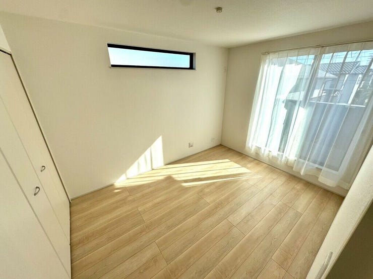 【Bedroom】ベッドとデスクを置いてもゆとりのある、使い勝手の良い広さの洋室です。