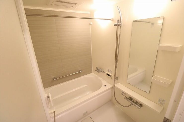 広々とした浴室