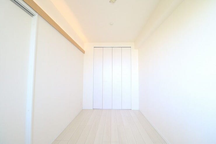 嬉しい両開きクローゼット付き