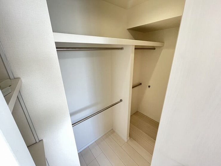 便利なウォークインクローゼット付きで収納も楽々