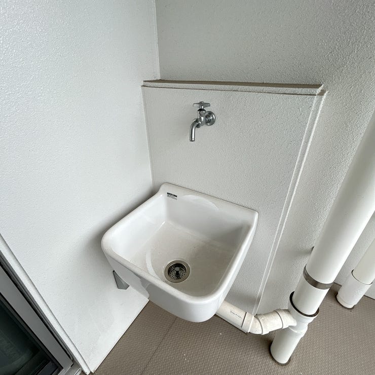 バルコニーには便利なスロップシンク。