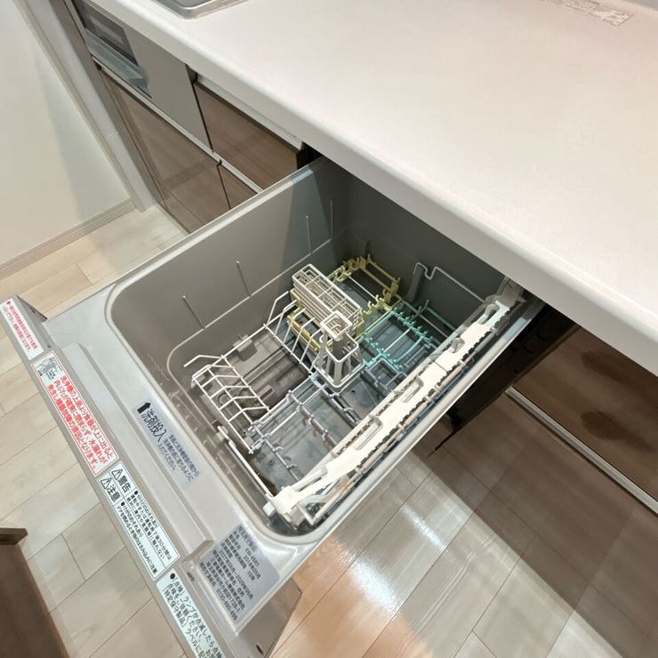 主婦の強い味方!食器洗い乾燥機も搭載!!
除菌や時短、節水にもあり、経済的です♪