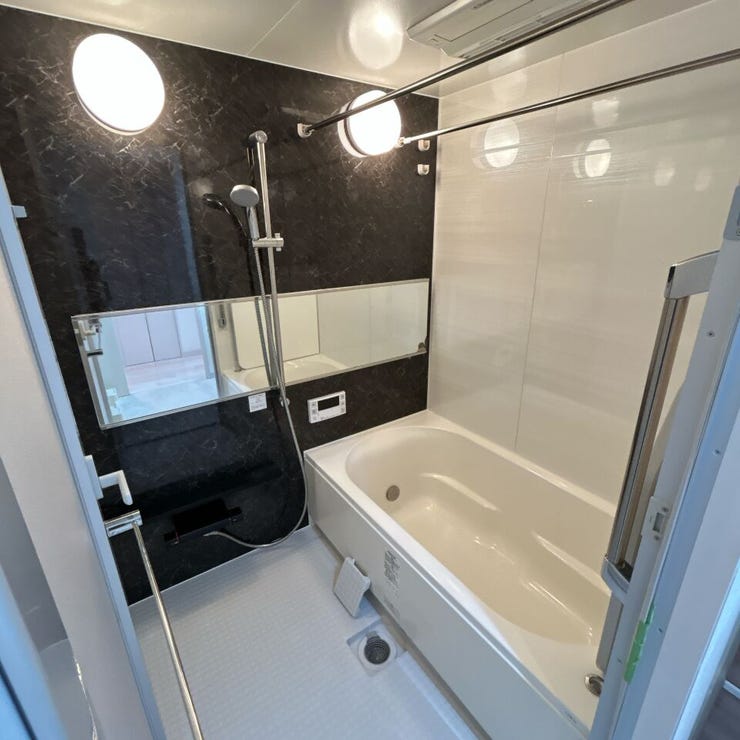 とても綺麗に使用されております。足を充分伸ばせる広さの浴室。一日の疲れもすっきり。浴室乾燥機付きも嬉しいポイント!