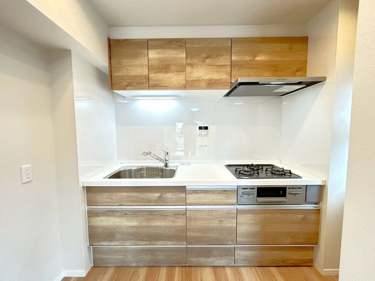 キッチンは室内空間を有効活用可能な壁付けタイプ