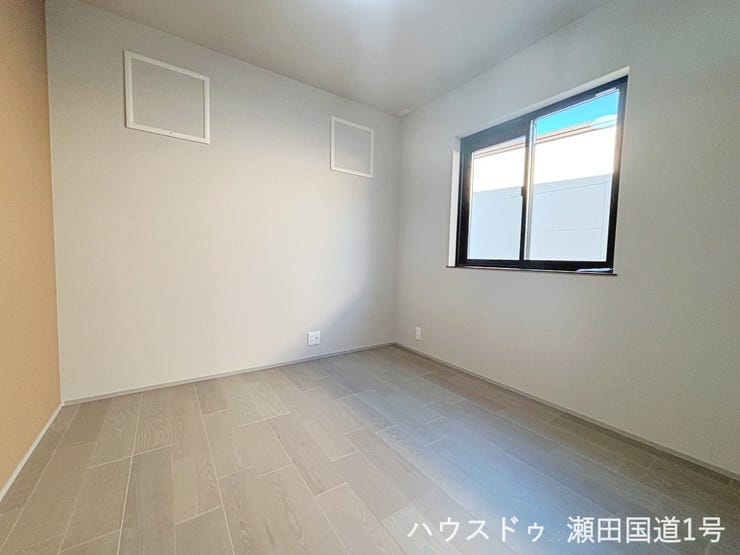 2F東側 5.2帖洋室です。