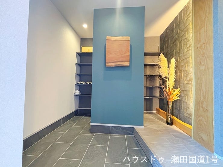 家族全員分の靴をすっきり収納できる大容量の収納です。