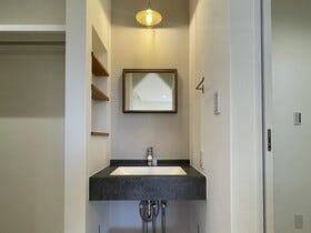 スタイリッシュで機能的な洗面台。
広々とした鏡と豊富な収納スペースで、毎日の身支度がスムーズに。
※画像はイメージです