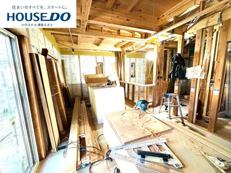 【現地見学会 開催中】実際に現地へ行き、お子様と一緒に小学校までの経路を確認したり、近隣の同施工会社の完成物件へ行き完成後の雰囲気を体感したりといった見学ツアーをしませんか?(11月21日撮影)