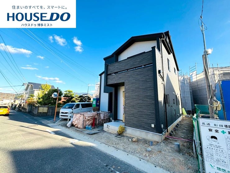 【現地見学会 開催中】実際に現地へ行き、お子様と一緒に小学校までの経路を確認したり、近隣の同施工会社の完成物件へ行き完成後の雰囲気を体感したりといった見学ツアーをしませんか?(11月21日撮影)