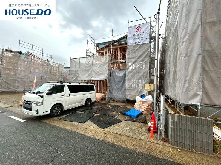 【現地見学会 開催中】実際に現地へ行き、お子様と一緒に小学校までの経路を確認したり、近隣の同施工会社の完成物件へ行き完成後の雰囲気を体感したりといった見学ツアーをしませんか?(10月16日撮影)