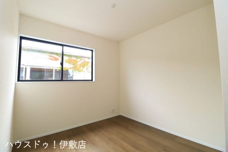東餅田 新築戸建 【2F洋室5帖】
白を基調とした室内で清潔感と開放感があります